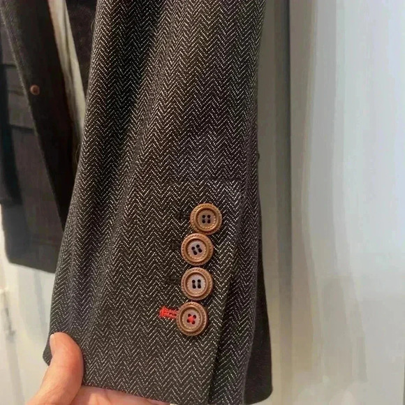 Red bridge Sports jacket designed in Italy in great condition! - Picture 4 of 10